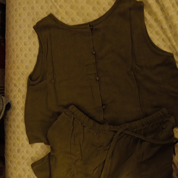 Shorts and top set - Picture 6 of 8